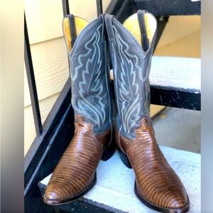 Size 13 Justin cowboy boots lizards . Amazing condition fits true to size .